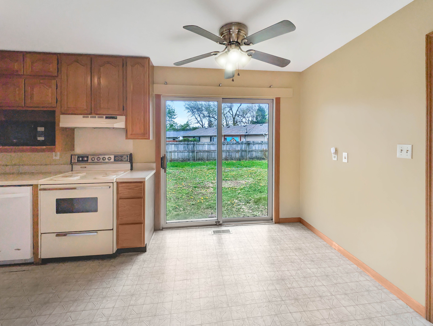 1203 Mount Vernon Drive, Bloomington, IL 61704