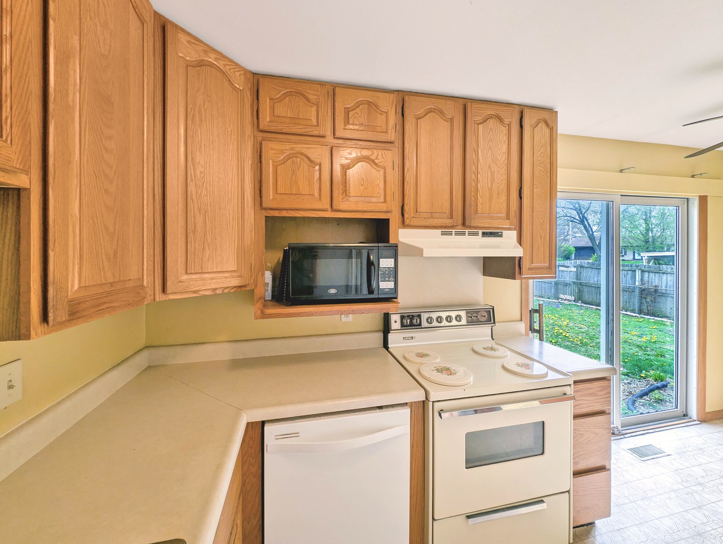 1203 Mount Vernon Drive, Bloomington, IL 61704