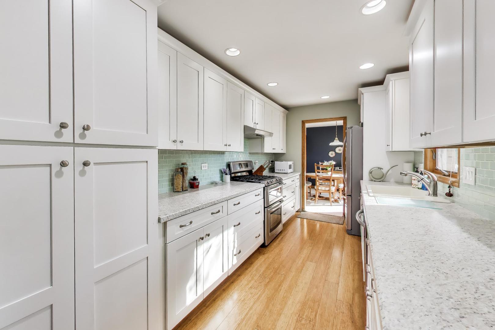 Des Plaines, IL 60016