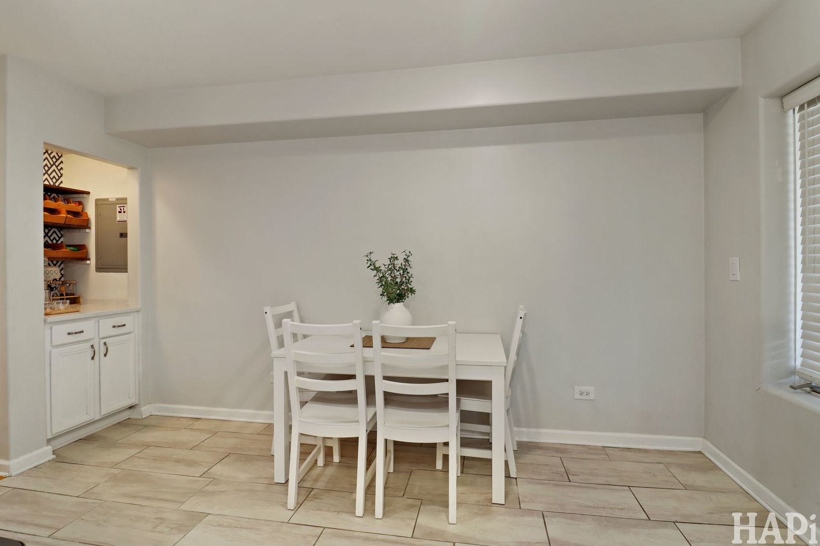 4716 W Addison Street #2E, Chicago, IL 60641