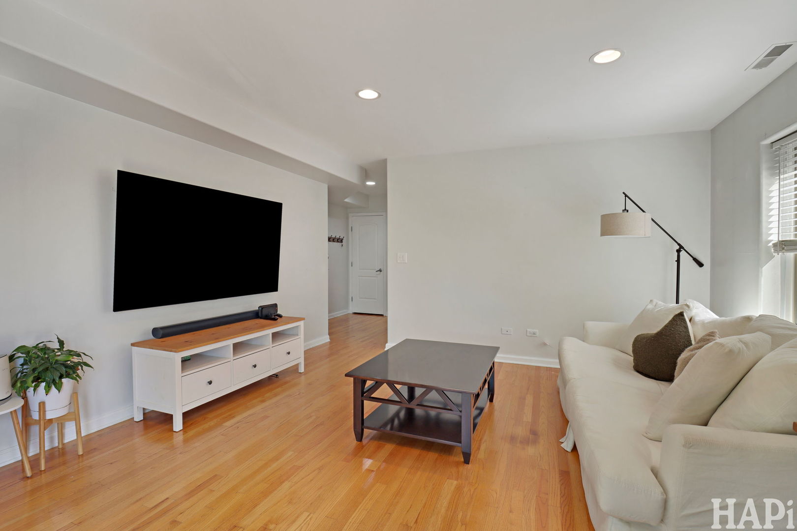 4716 W Addison Street #2E, Chicago, IL 60641