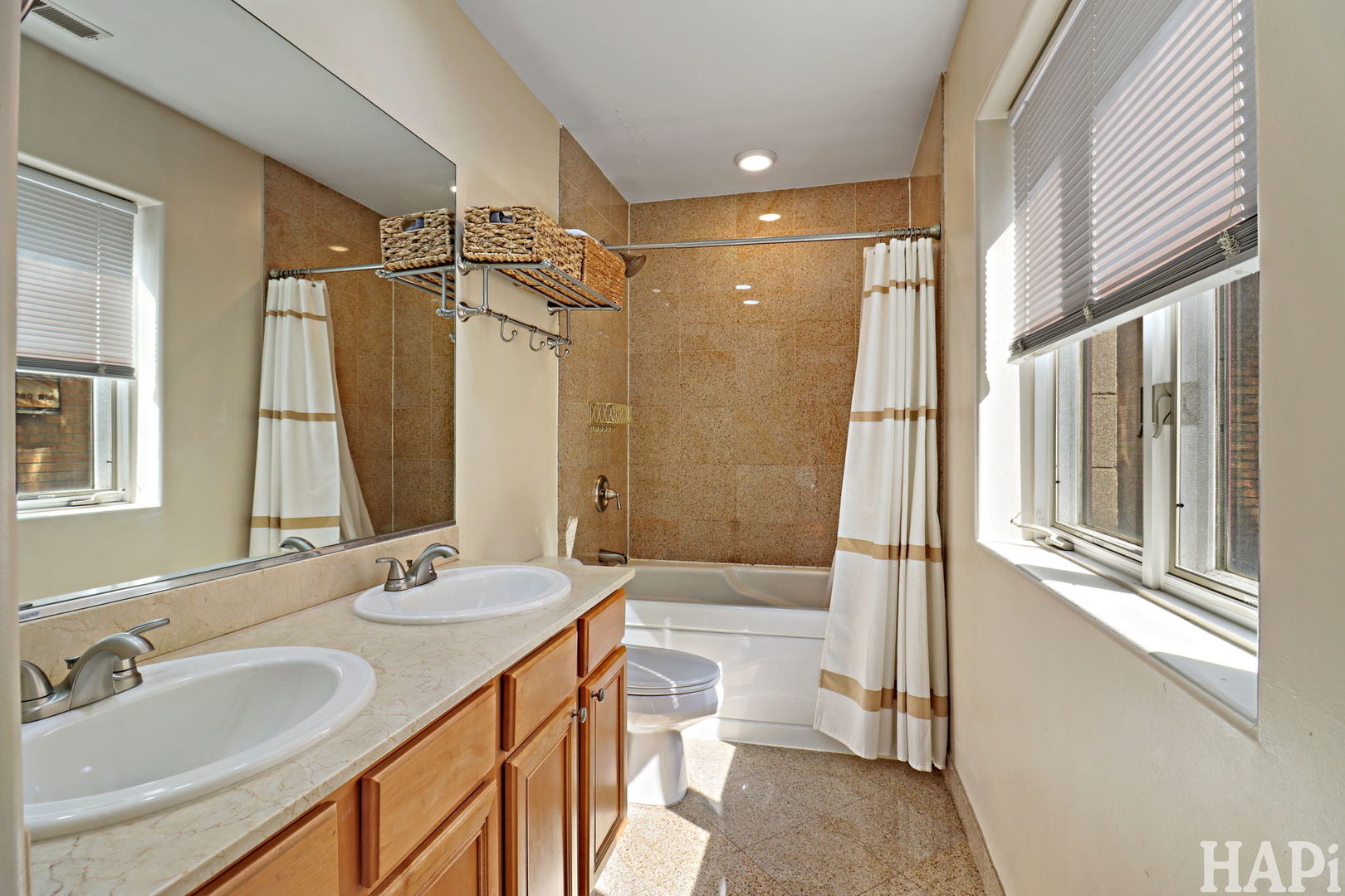 4716 W Addison Street #2E, Chicago, IL 60641