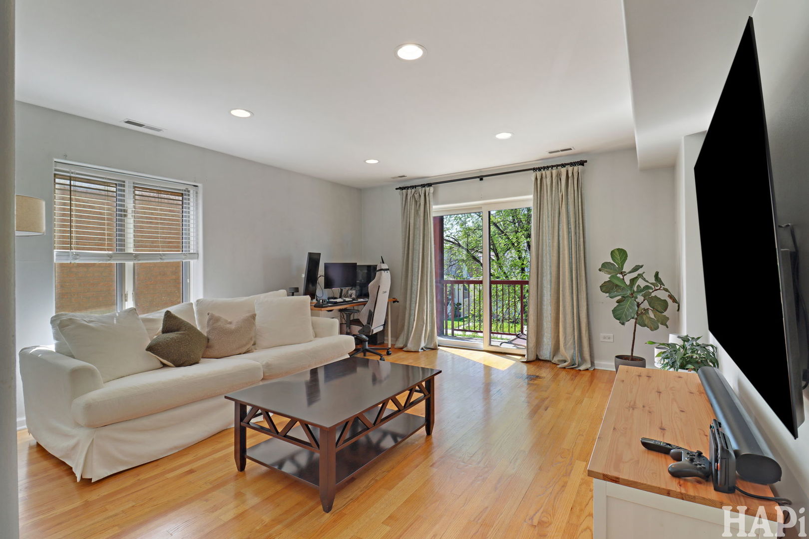 4716 W Addison Street #2E, Chicago, IL 60641