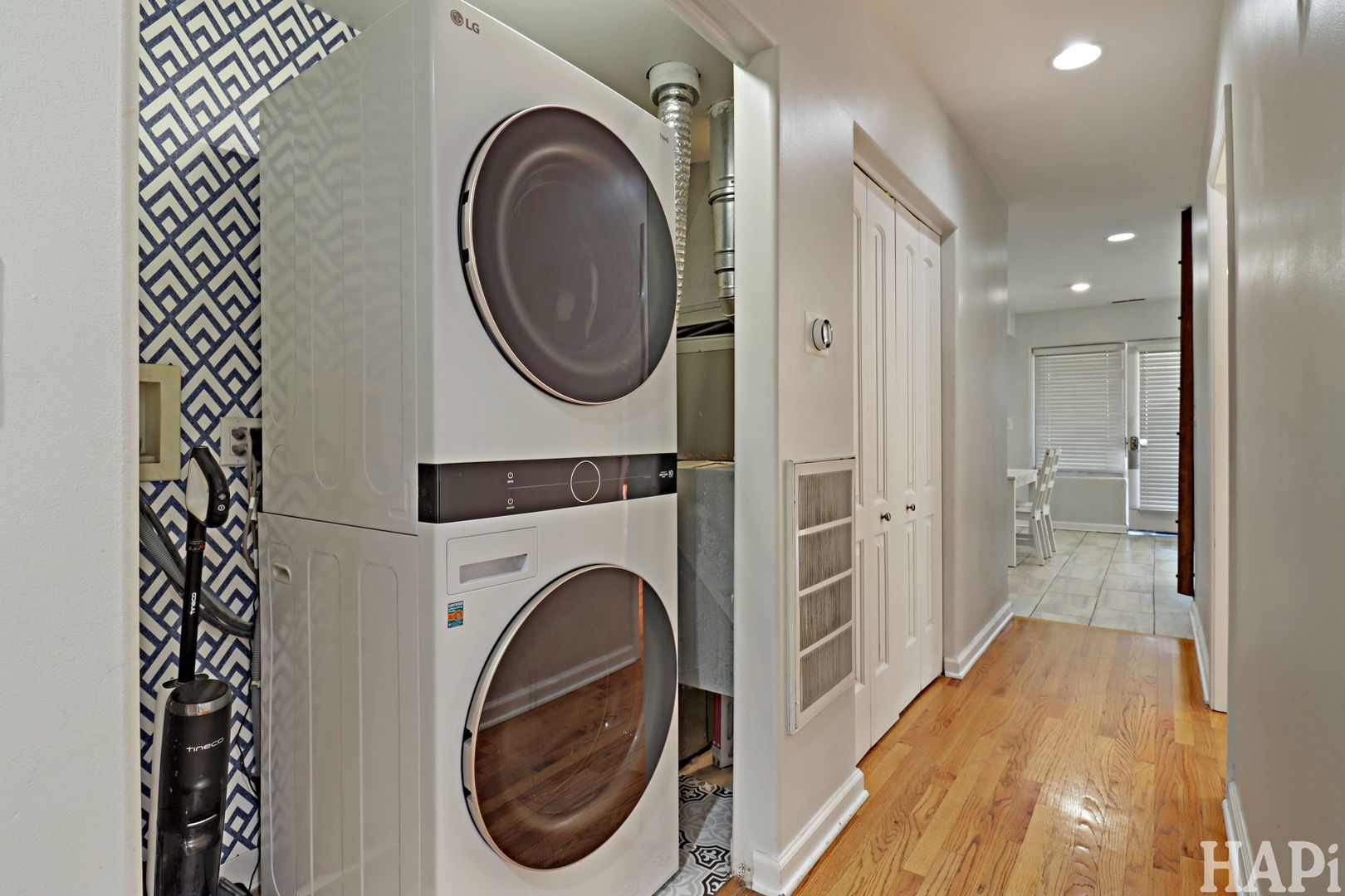 4716 W Addison Street #2E, Chicago, IL 60641