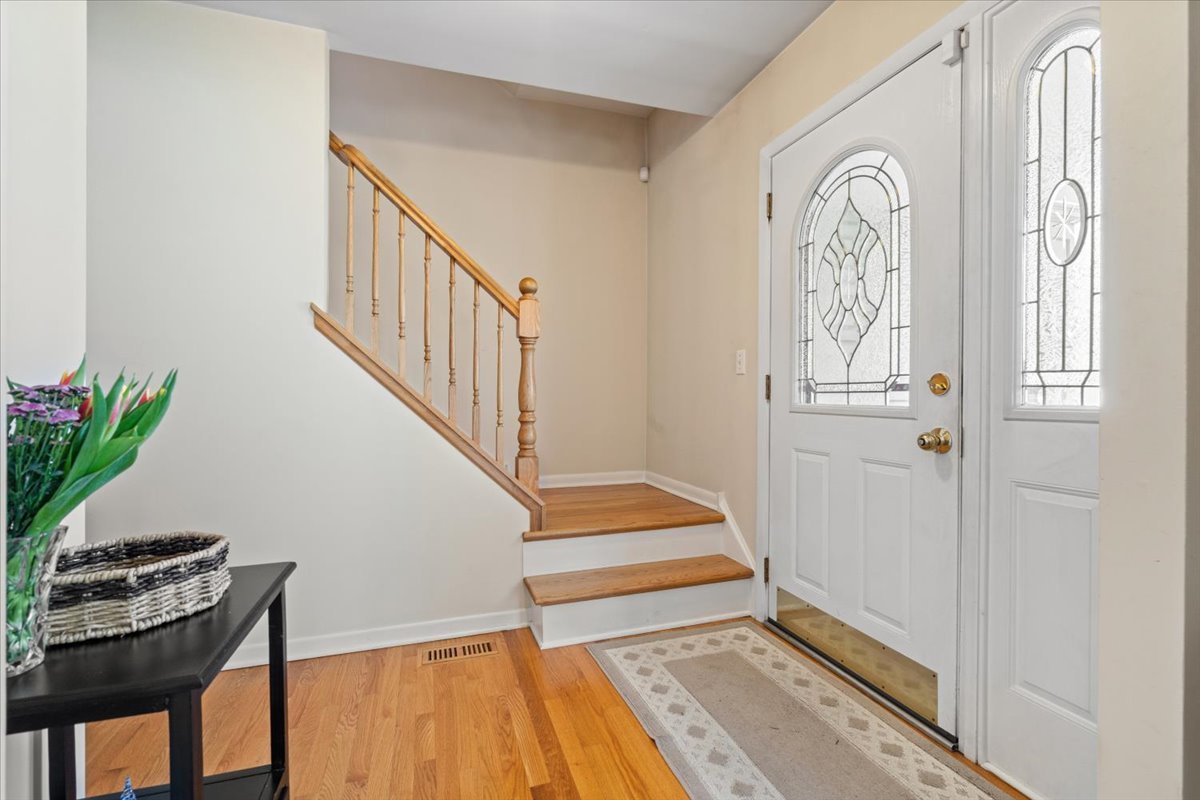 2025 Ivy Court, Schaumburg, IL 60194