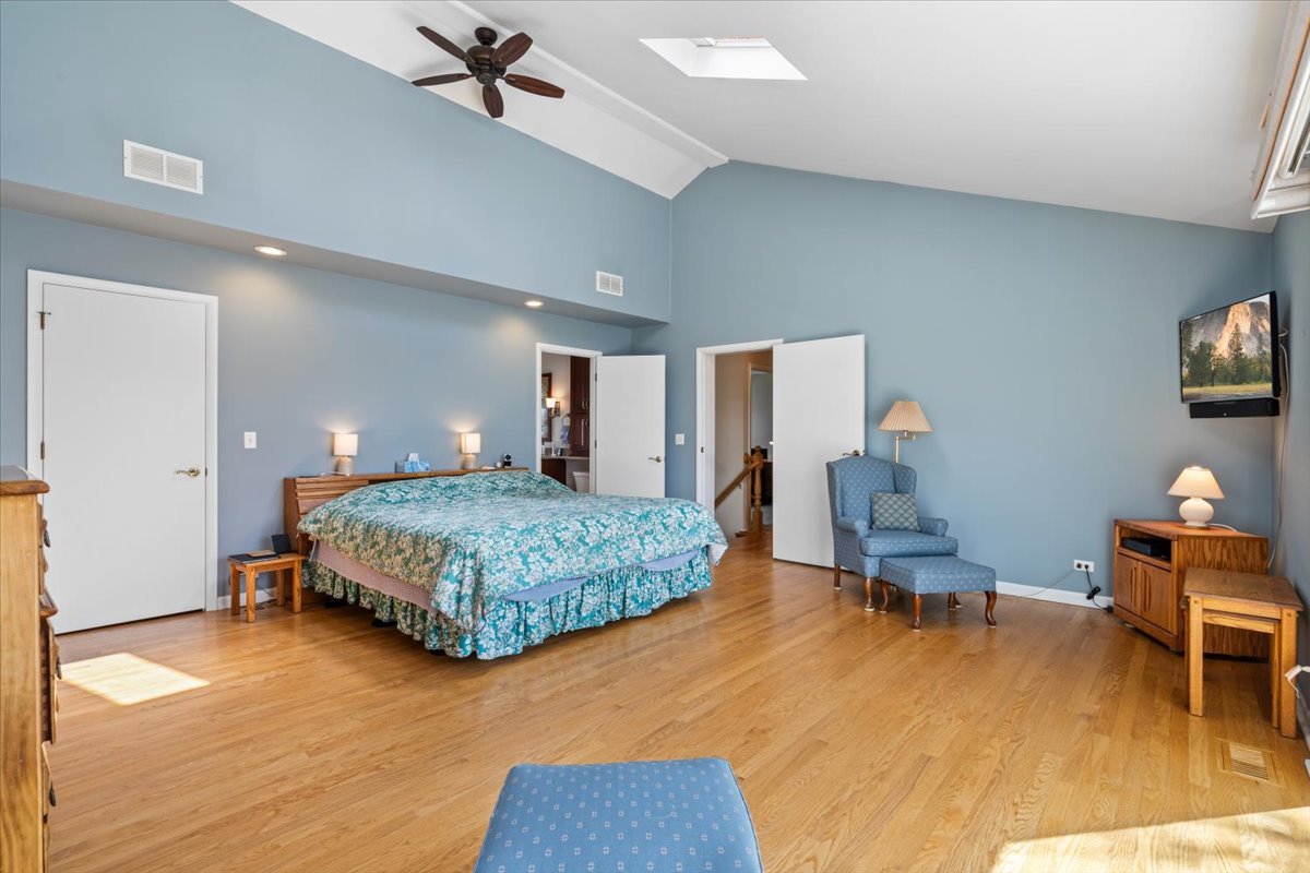 2025 Ivy Court, Schaumburg, IL 60194