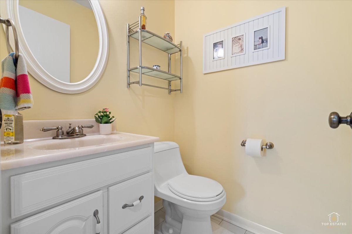 2025 Ivy Court, Schaumburg, IL 60194