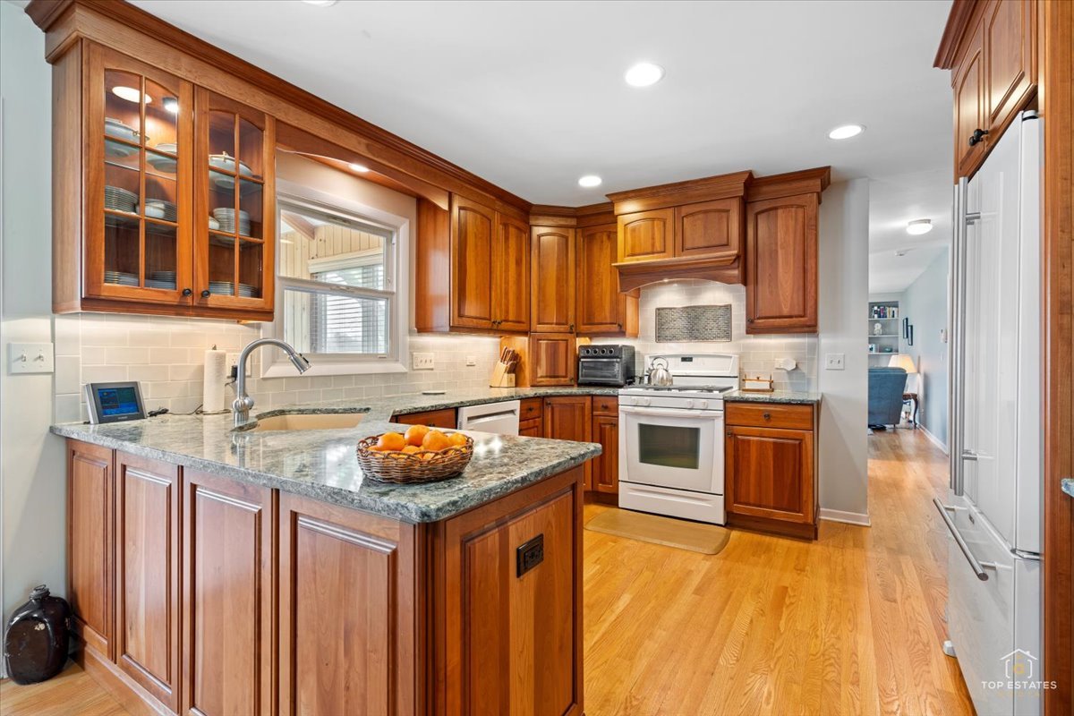 2025 Ivy Court, Schaumburg, IL 60194