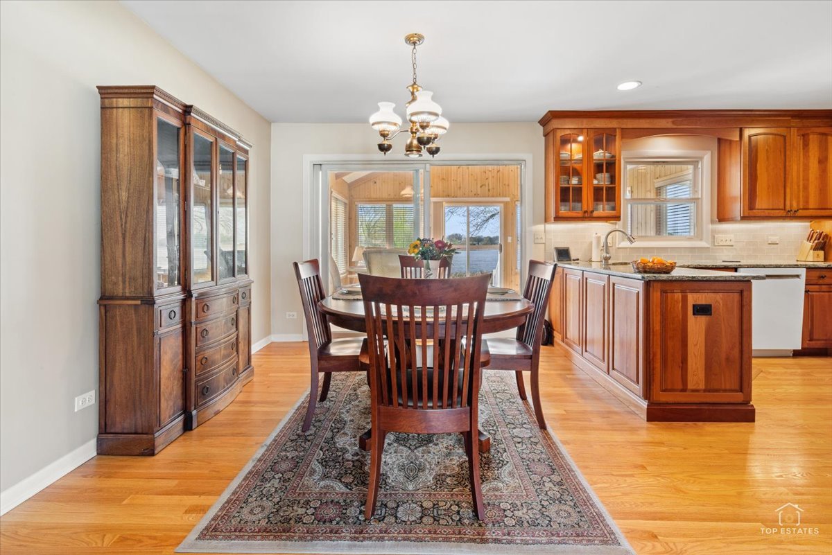 2025 Ivy Court, Schaumburg, IL 60194