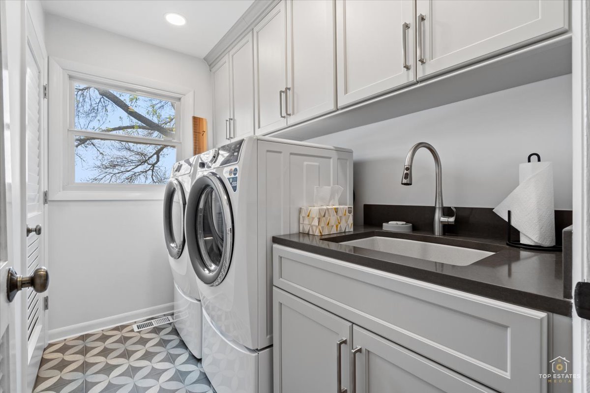 2025 Ivy Court, Schaumburg, IL 60194