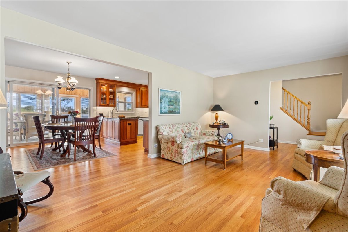 2025 Ivy Court, Schaumburg, IL 60194