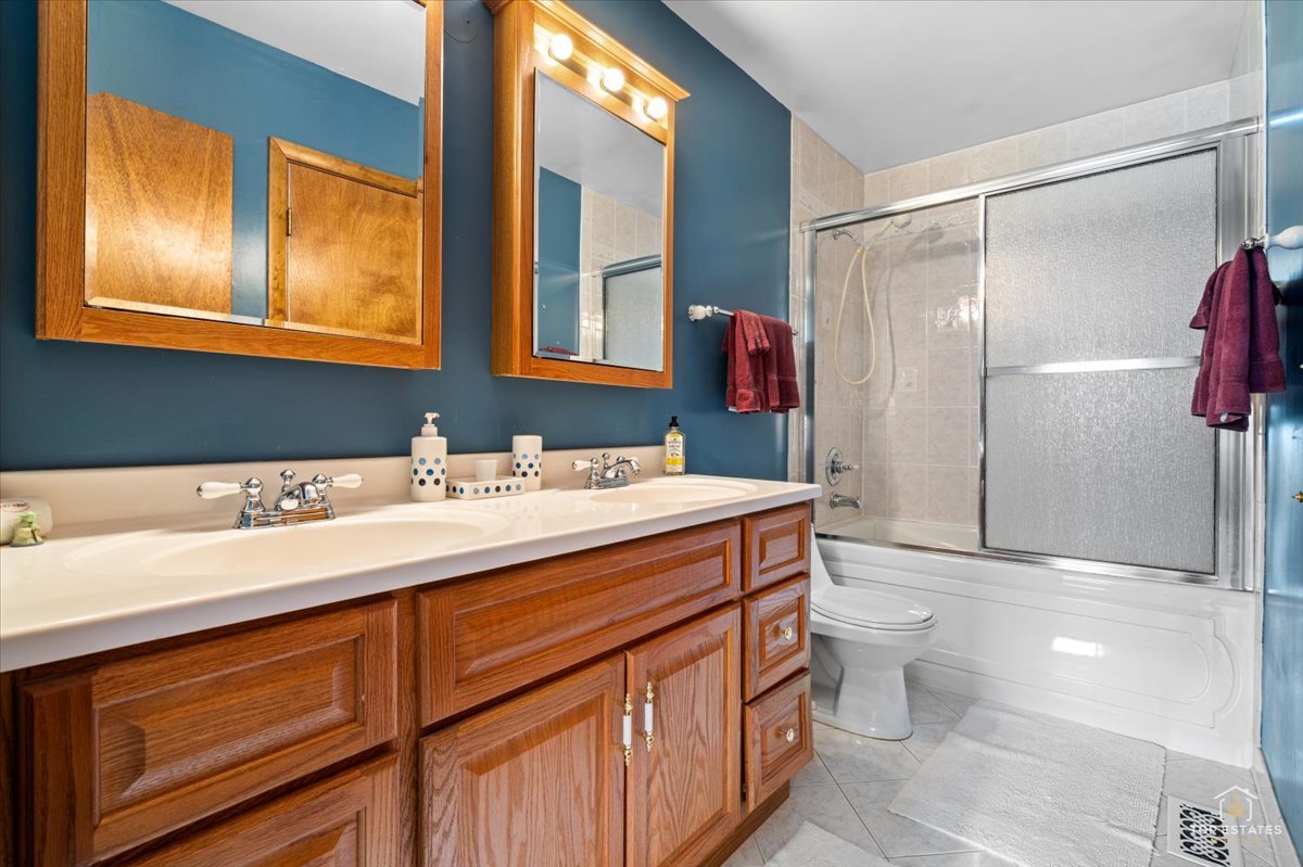 2025 Ivy Court, Schaumburg, IL 60194