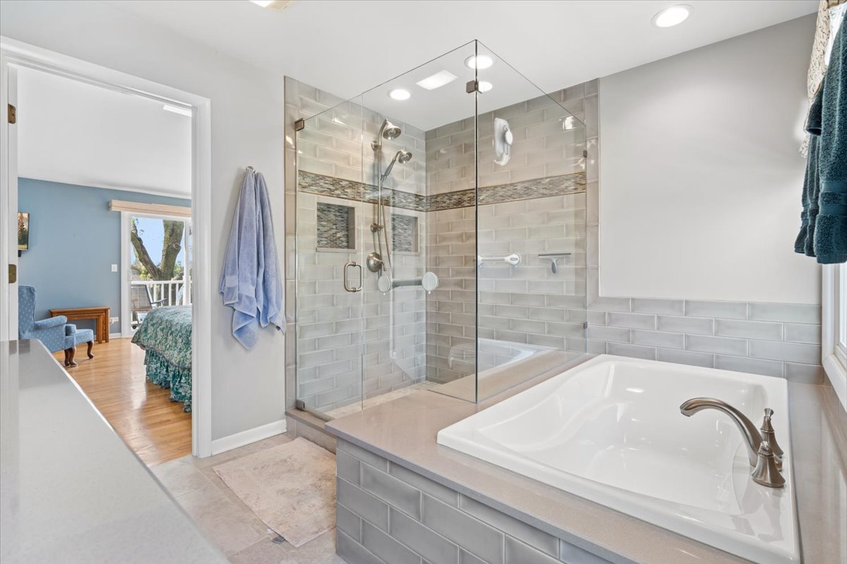 2025 Ivy Court, Schaumburg, IL 60194