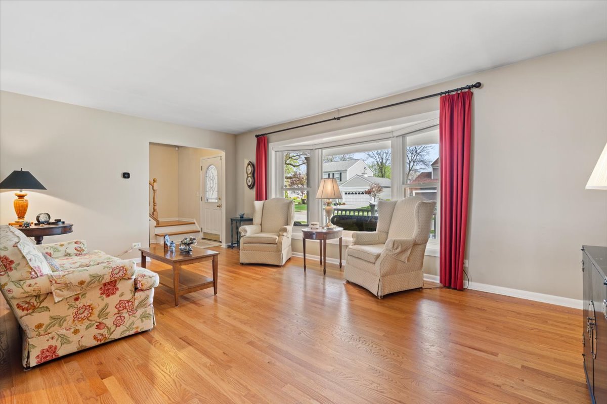 2025 Ivy Court, Schaumburg, IL 60194