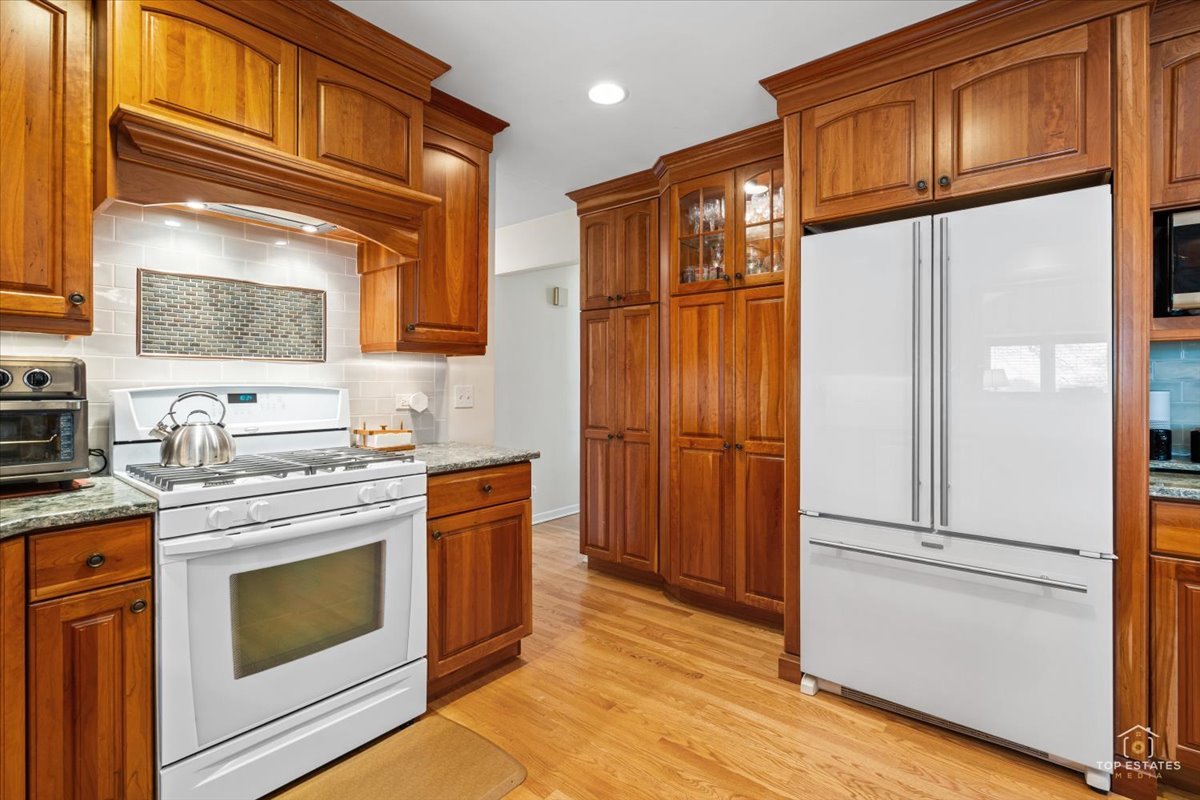 2025 Ivy Court, Schaumburg, IL 60194