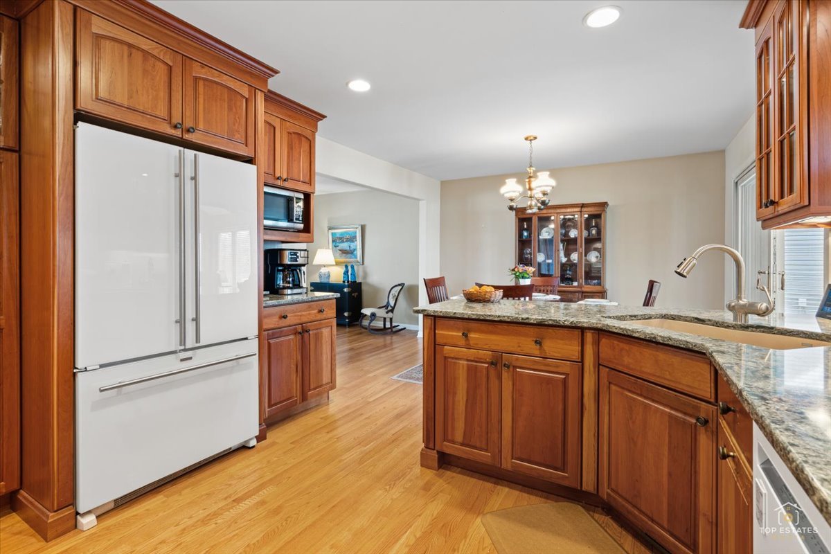 2025 Ivy Court, Schaumburg, IL 60194