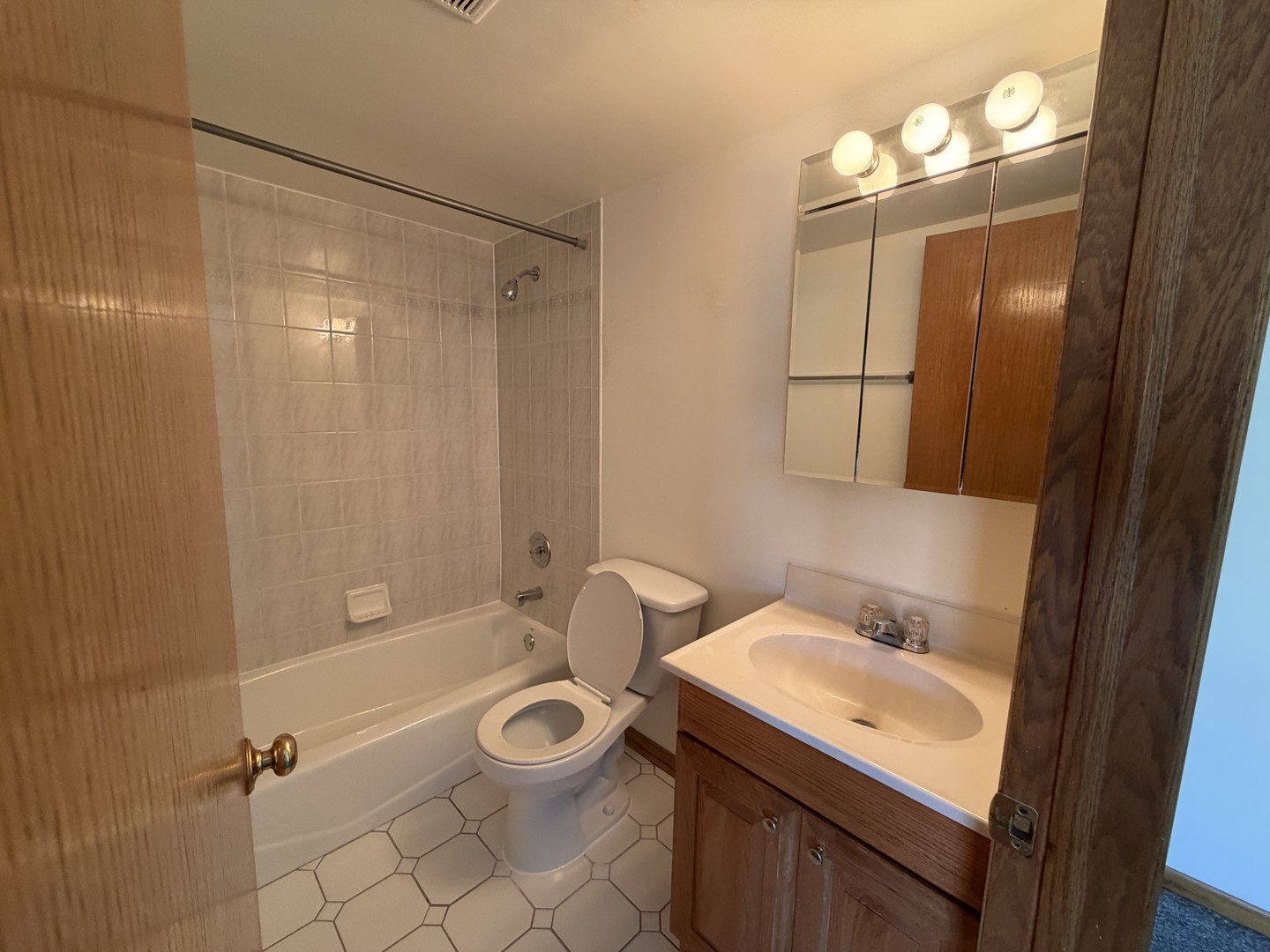 8659 Meade Avenue #1N, Burbank, IL 60459