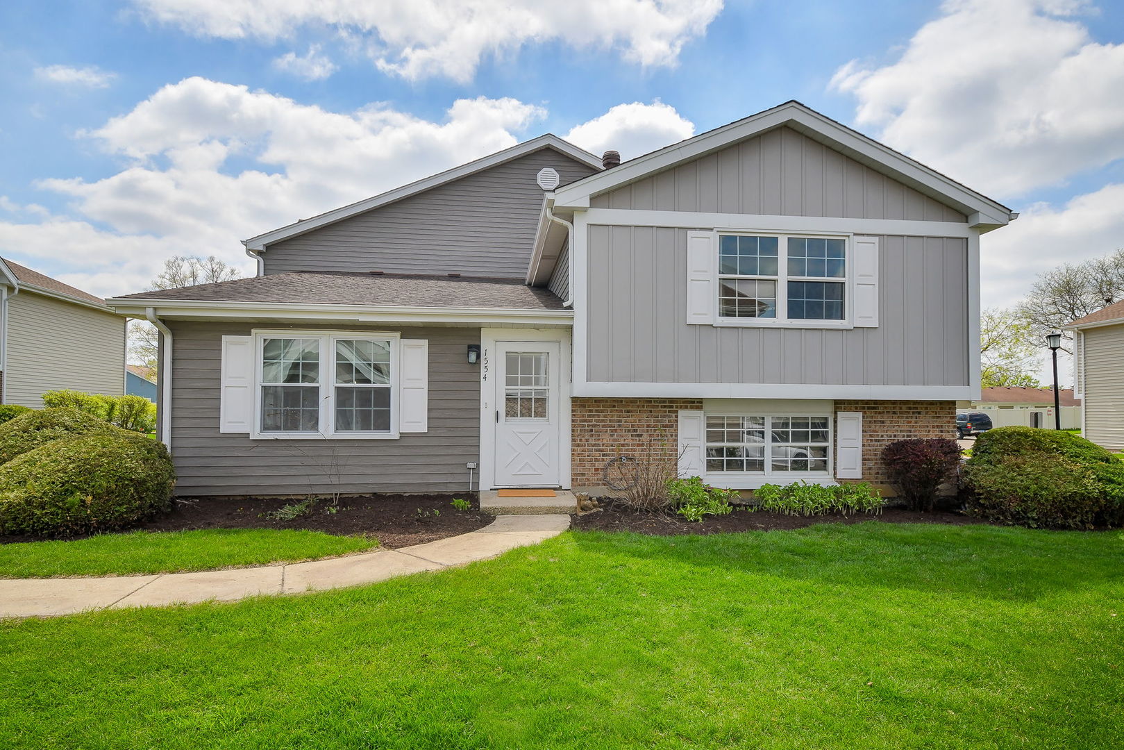 1554 Timber Trail, Wheaton, IL 60189