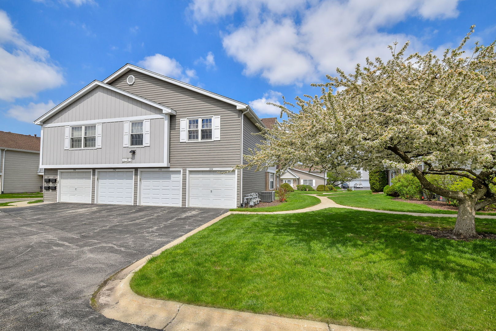 1554 Timber Trail, Wheaton, IL 60189