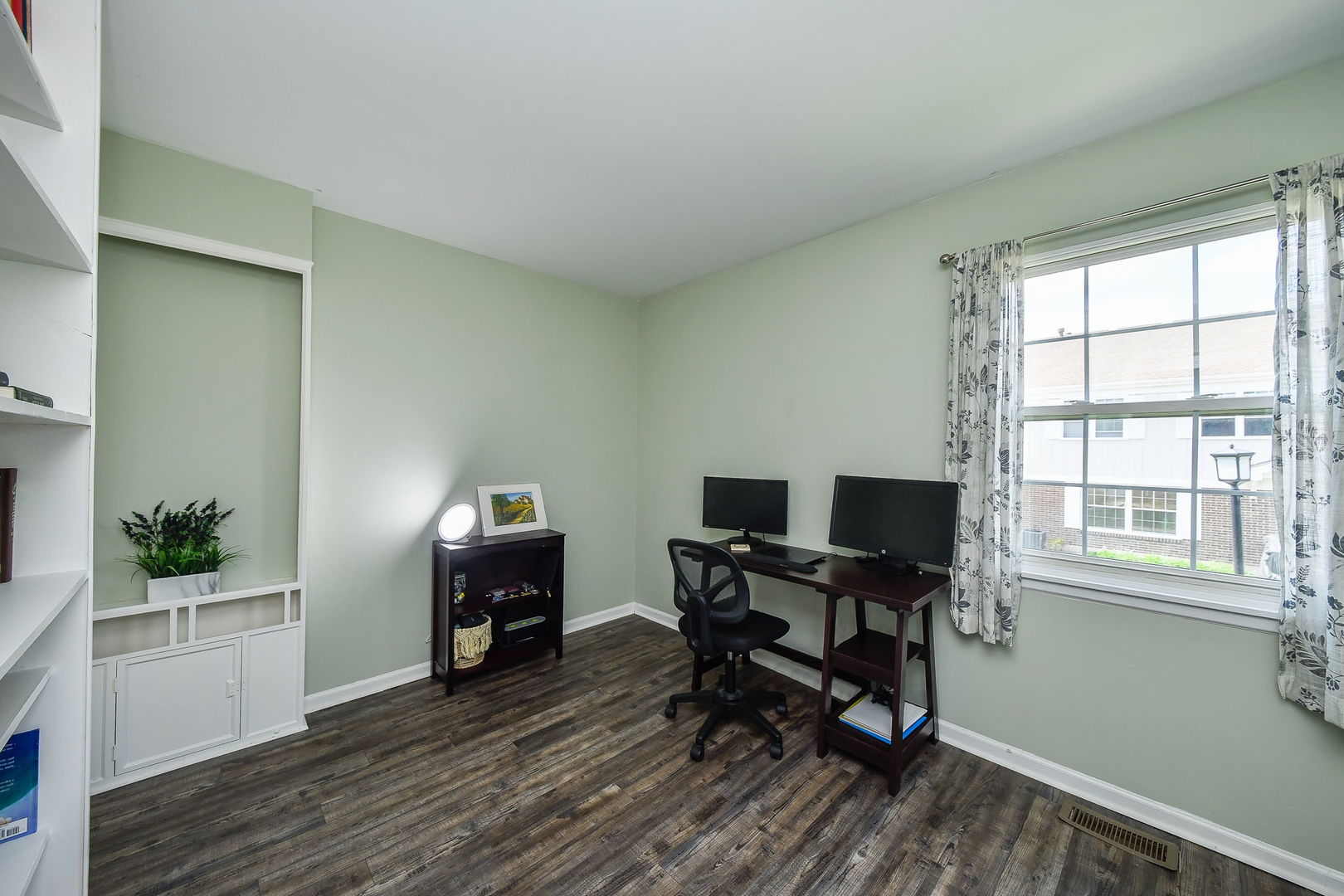 1554 Timber Trail, Wheaton, IL 60189