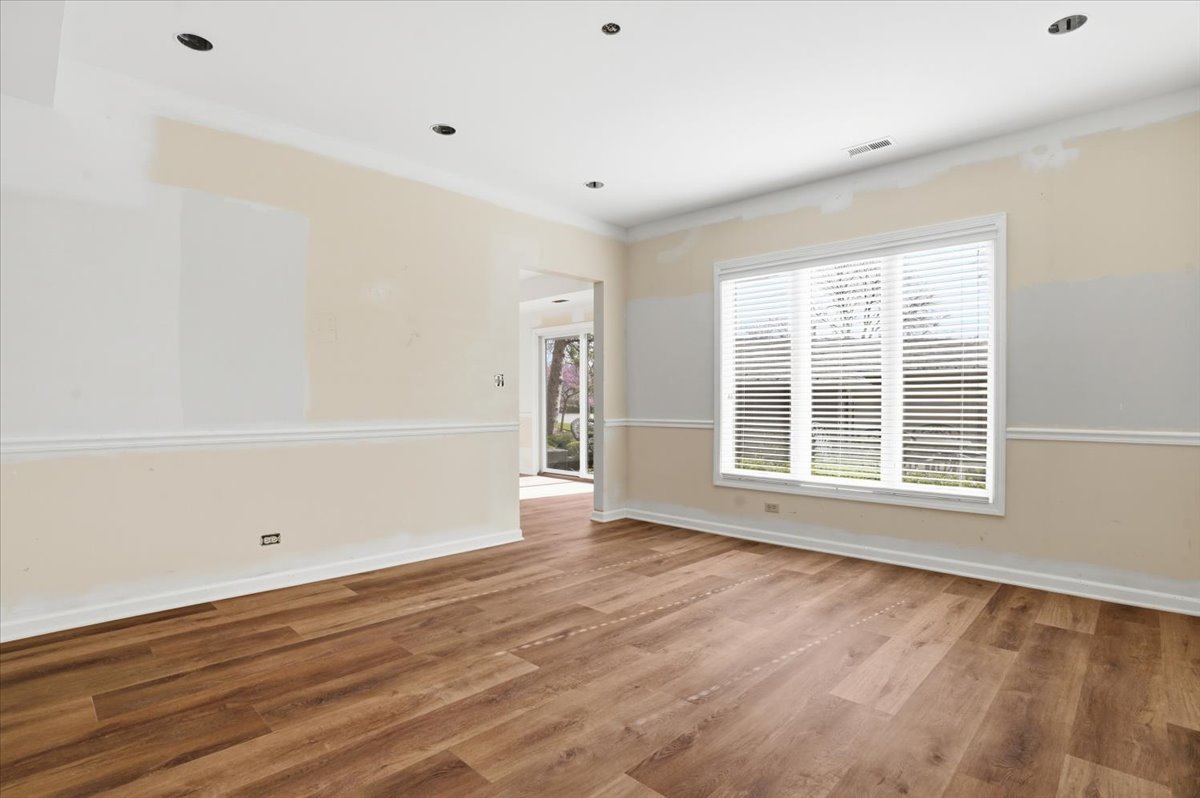 1204 Chatham Court #1204, Libertyville, IL 60048