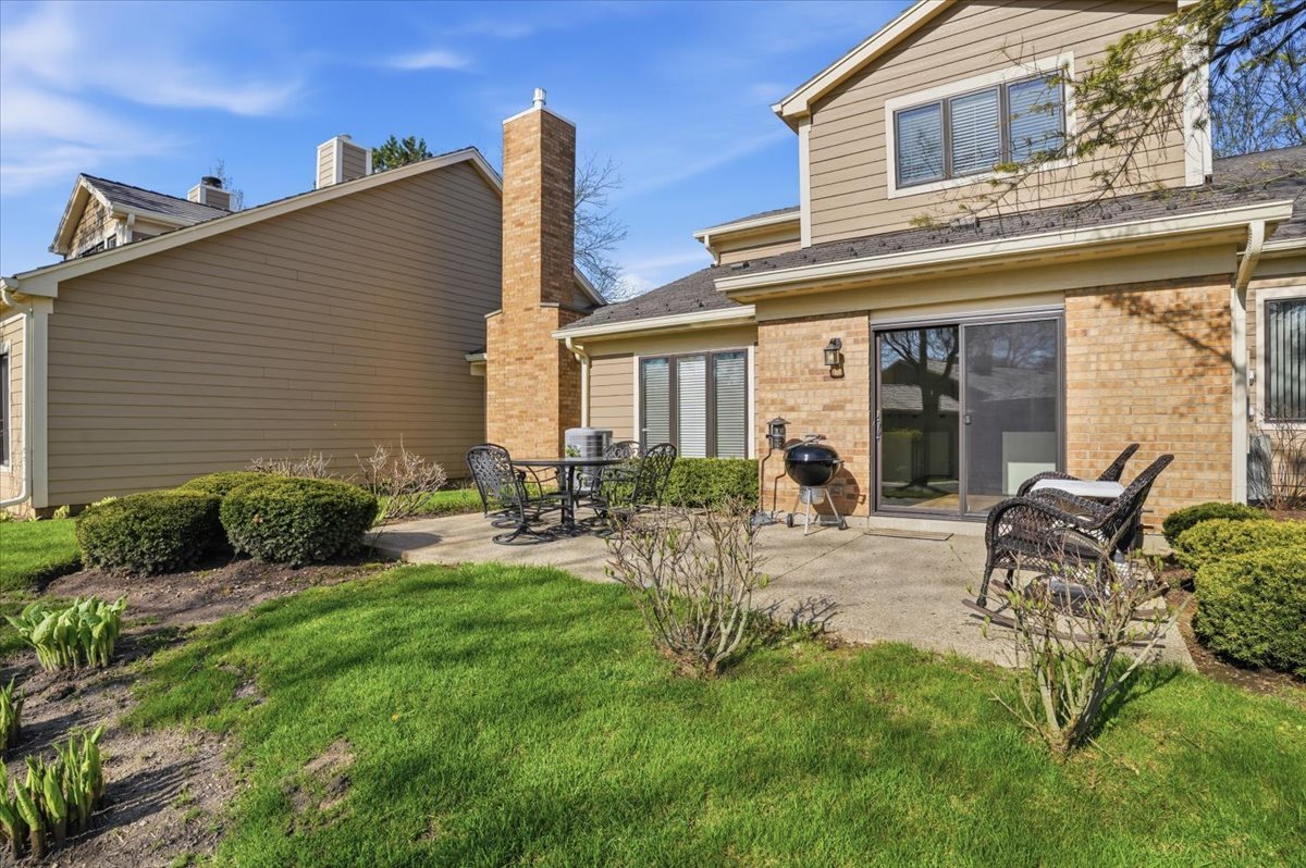 1204 Chatham Court #1204, Libertyville, IL 60048