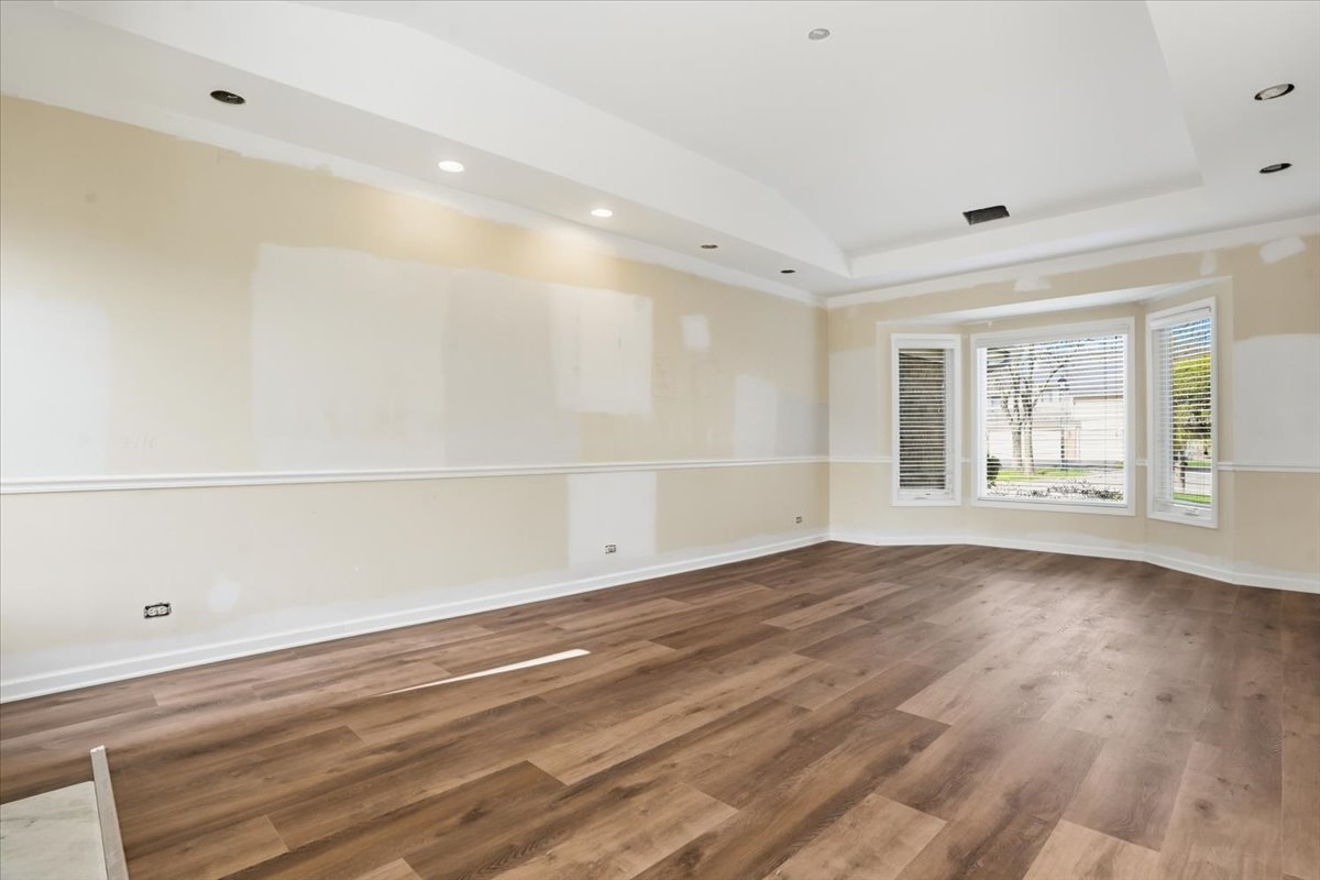 1204 Chatham Court #1204, Libertyville, IL 60048