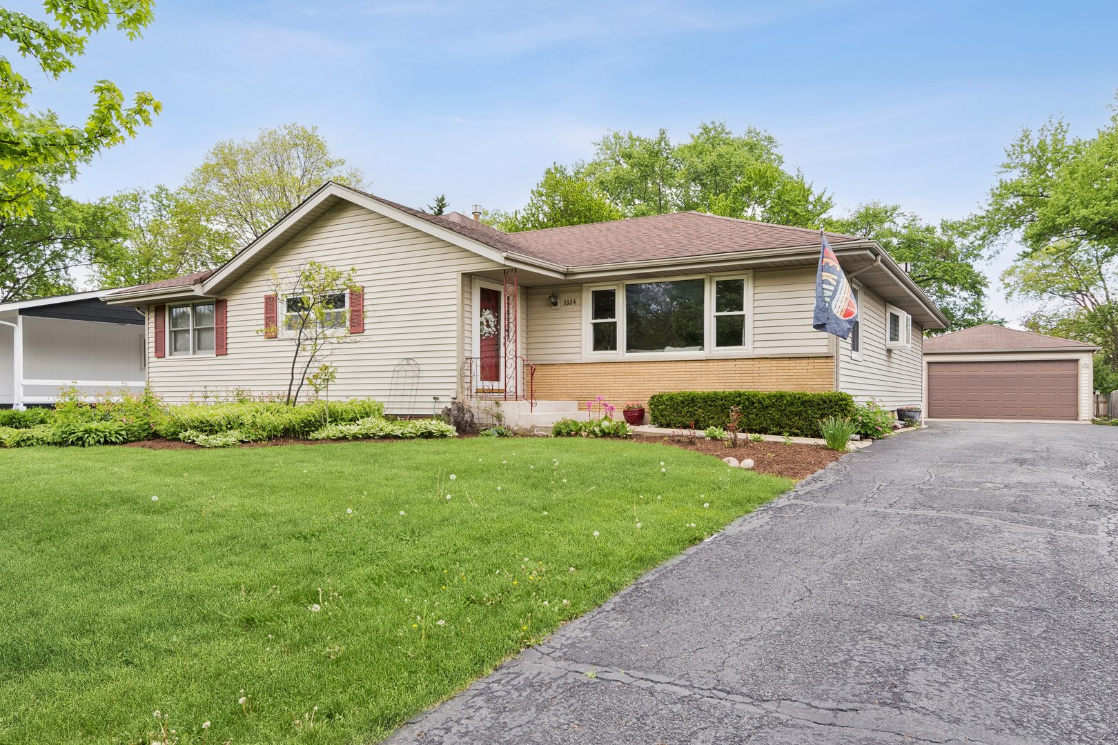 5324 Clover Drive, Lisle, IL 60532