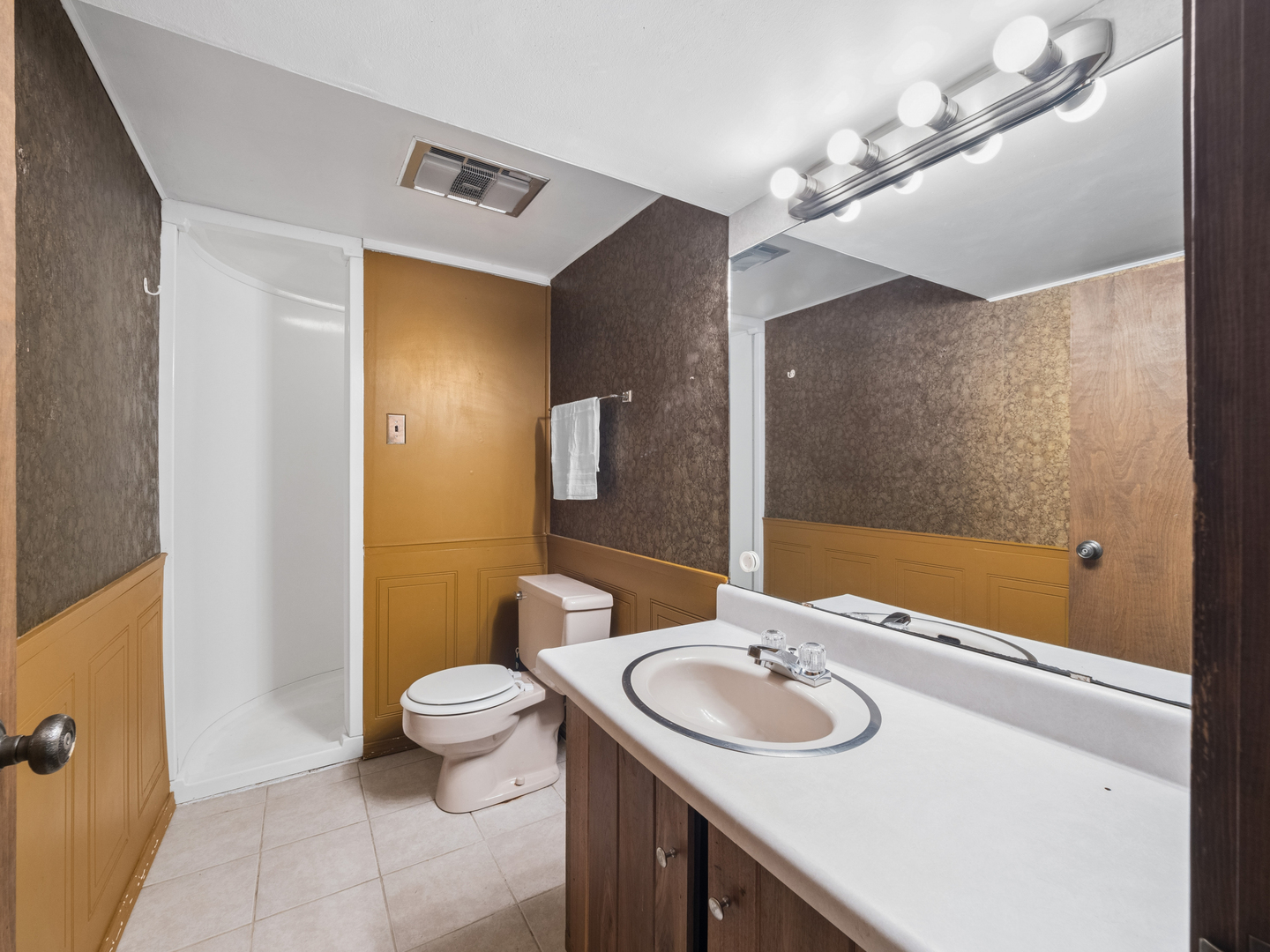 410 Flossmoor Avenue, Waukegan, IL 60085