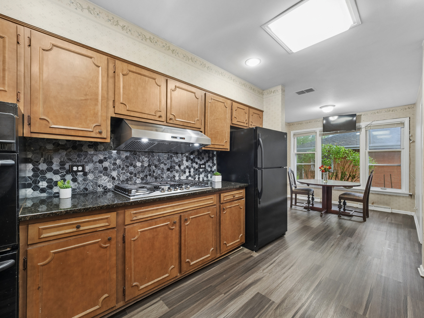 410 Flossmoor Avenue, Waukegan, IL 60085