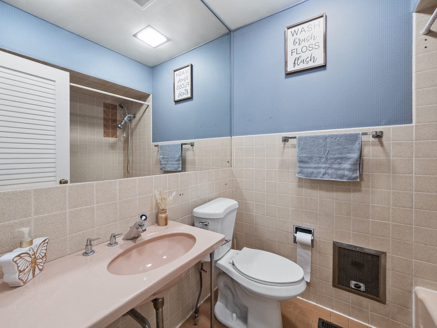 410 Flossmoor Avenue, Waukegan, IL 60085