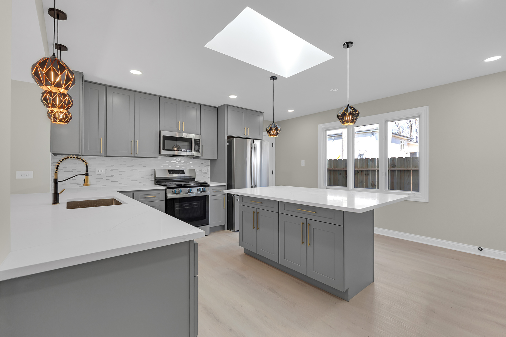 1059 CLEVELAND Avenue, Calumet City, IL 60409