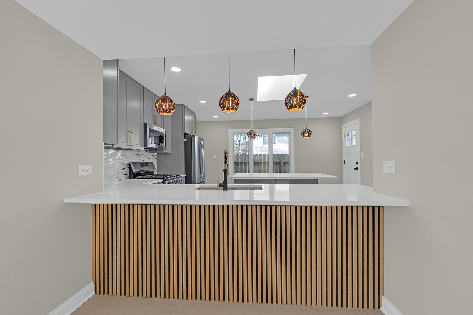 1059 CLEVELAND Avenue, Calumet City, IL 60409