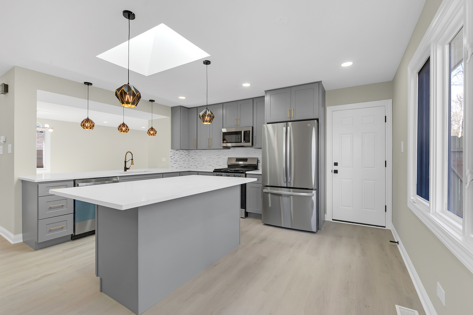 1059 CLEVELAND Avenue, Calumet City, IL 60409