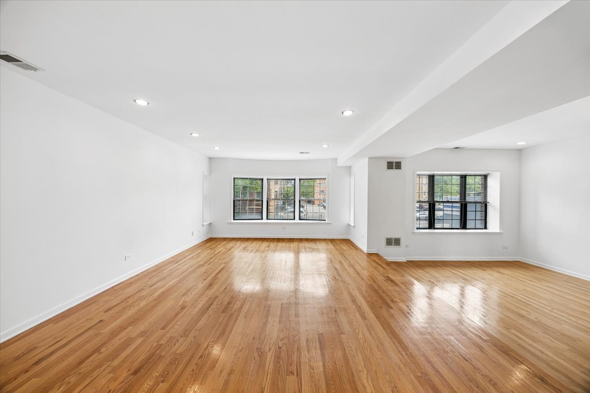2363 E 70th Place #1, Chicago, IL 60649