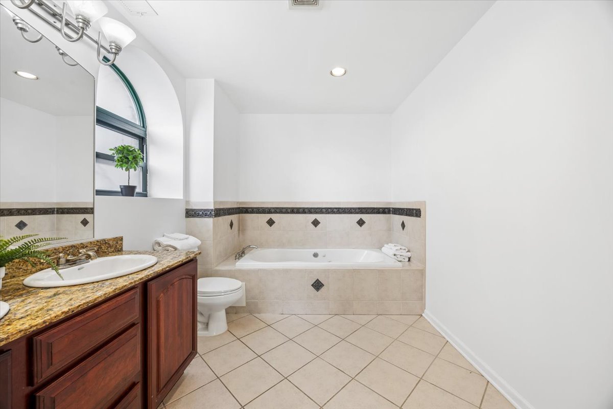 2363 E 70th Place #1, Chicago, IL 60649