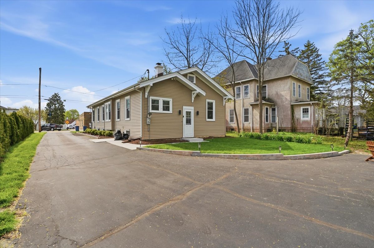 68 Cedar Avenue, Lake Villa, IL 60046