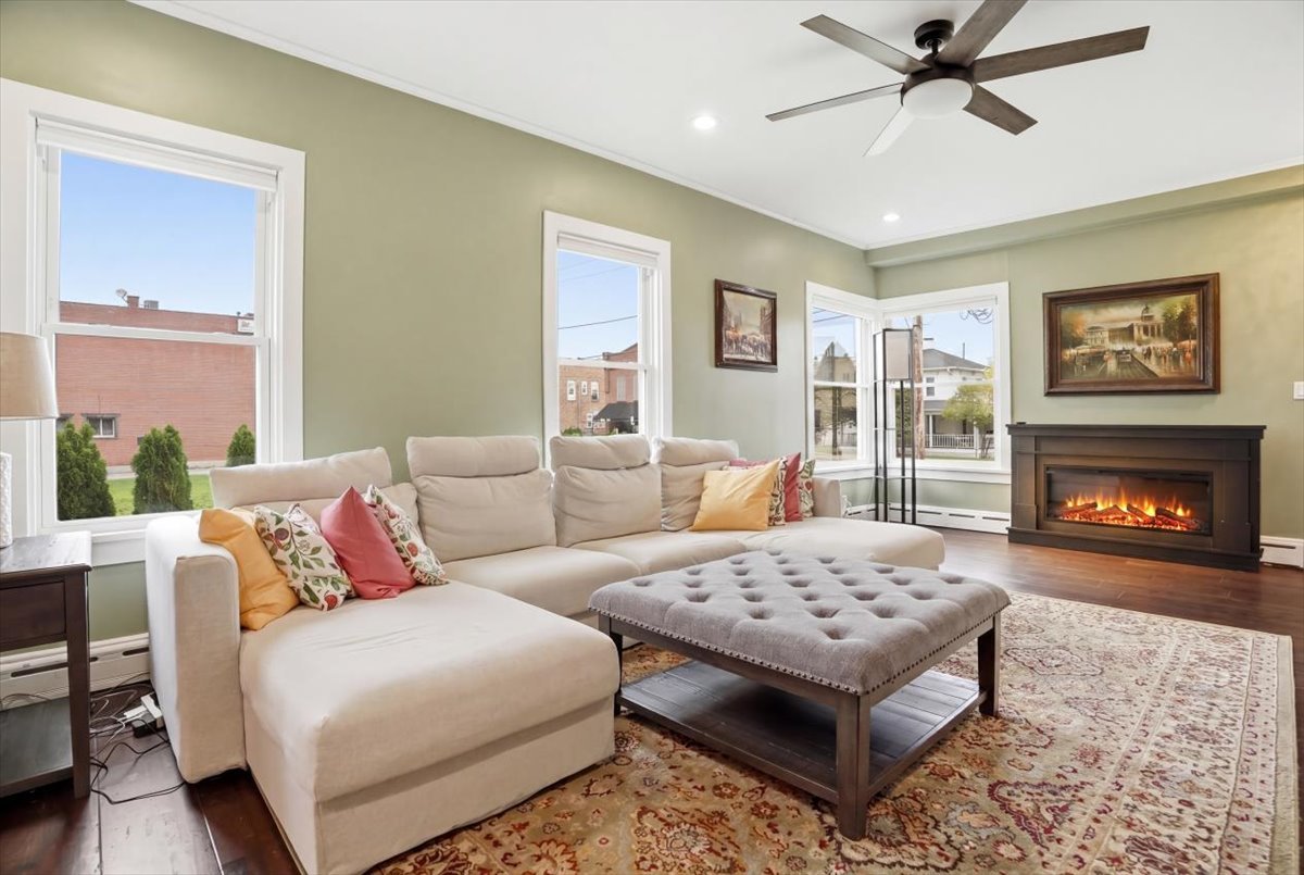 68 Cedar Avenue, Lake Villa, IL 60046