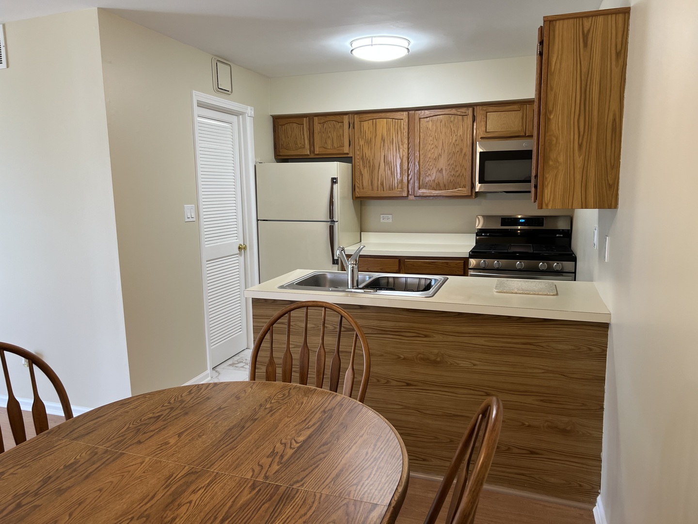 1299 Longacre Lane, Wheeling, IL 60090