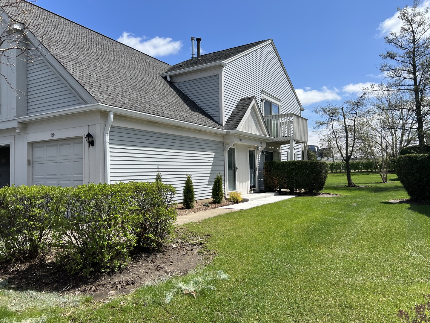 1299 Longacre Lane, Wheeling, IL 60090