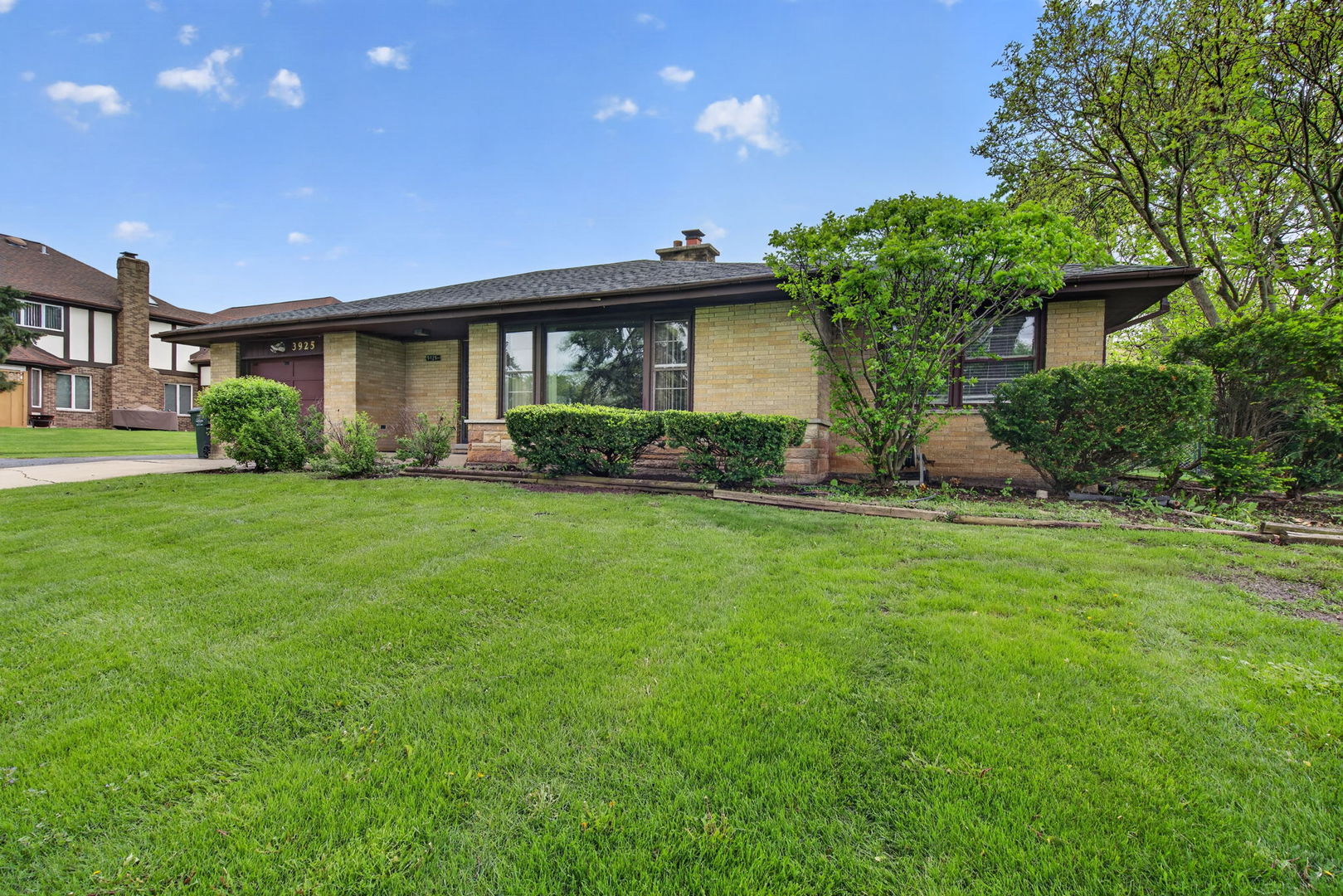 3925 Downers Drive, Downers Grove, IL 60515