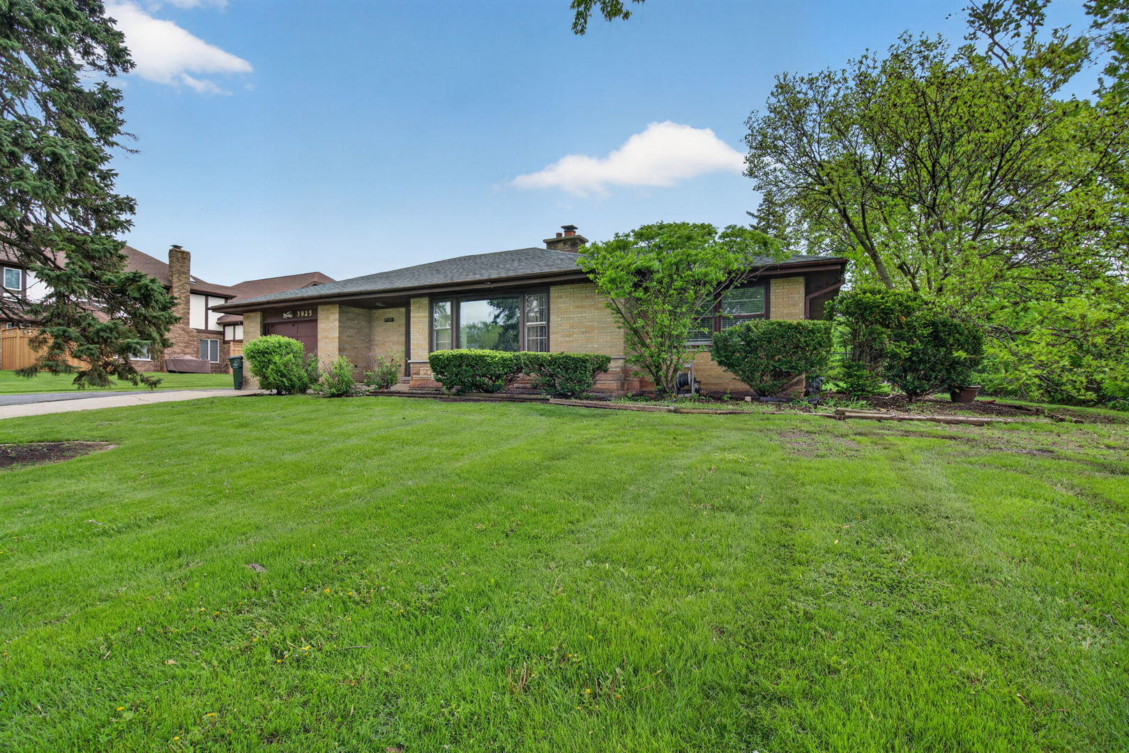 3925 Downers Drive, Downers Grove, IL 60515