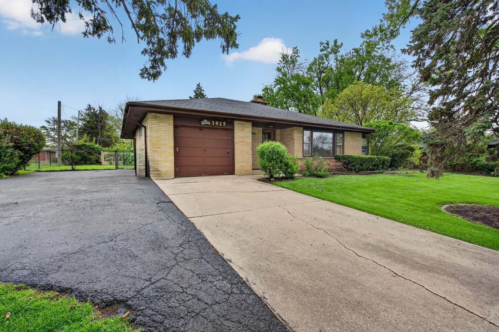 3925 Downers Drive, Downers Grove, IL 60515