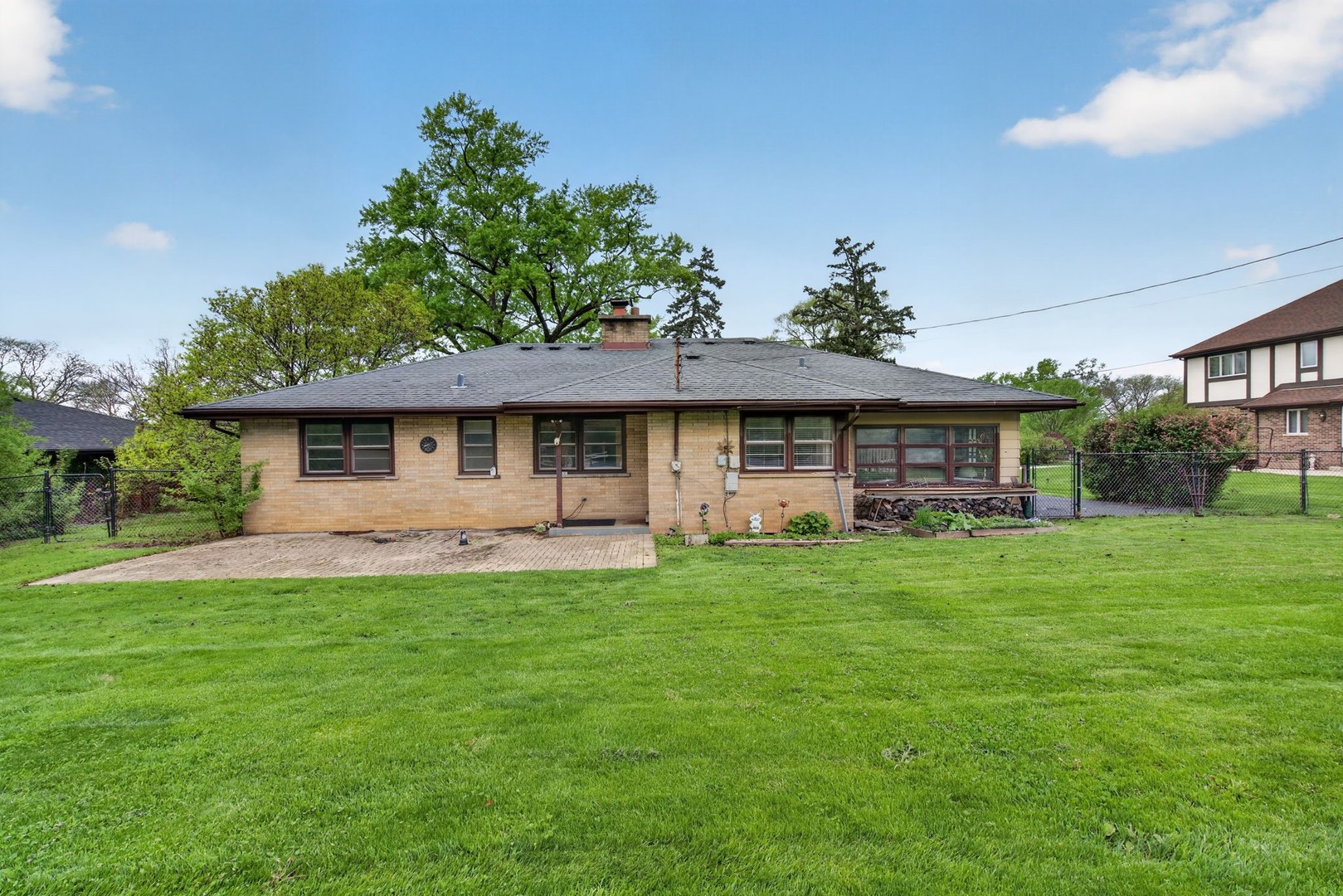 3925 Downers Drive, Downers Grove, IL 60515