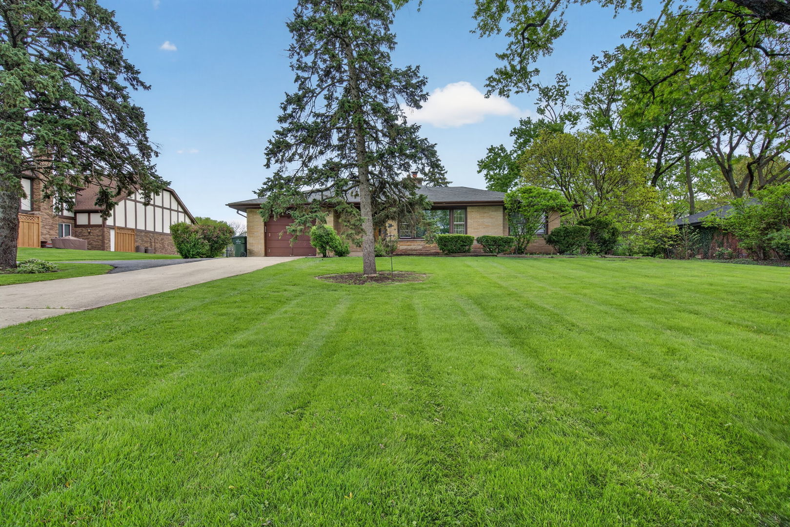 3925 Downers Drive, Downers Grove, IL 60515