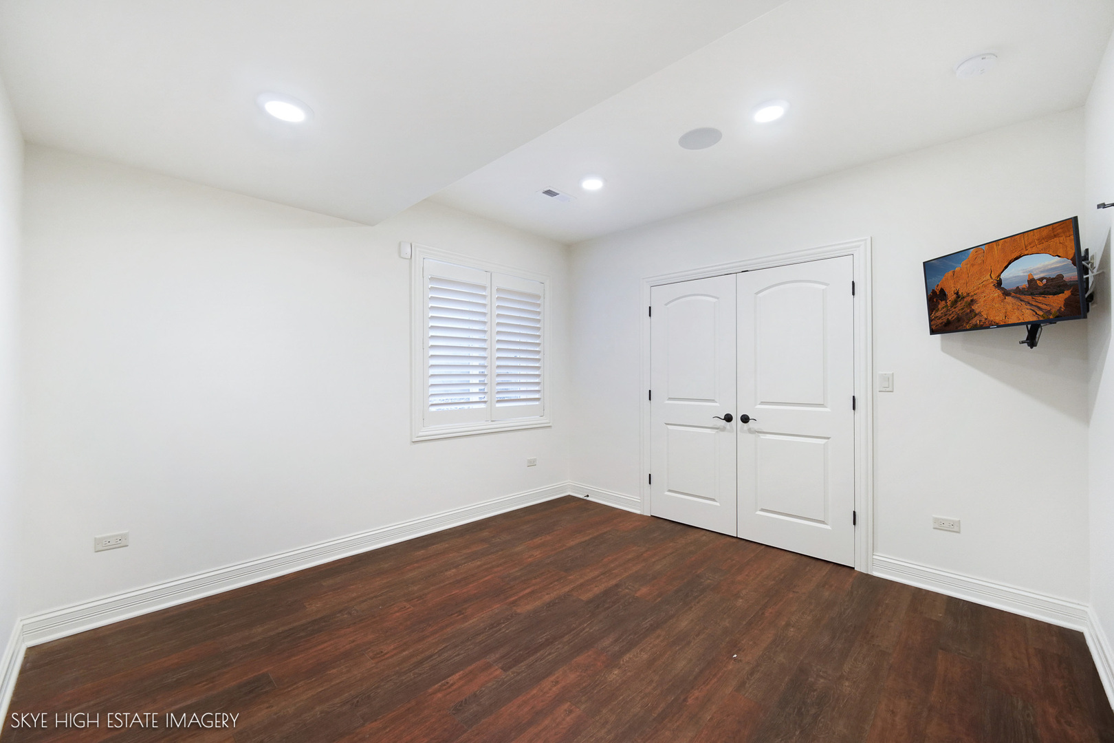 1 Willowcrest Drive, Oak Brook, IL 60523