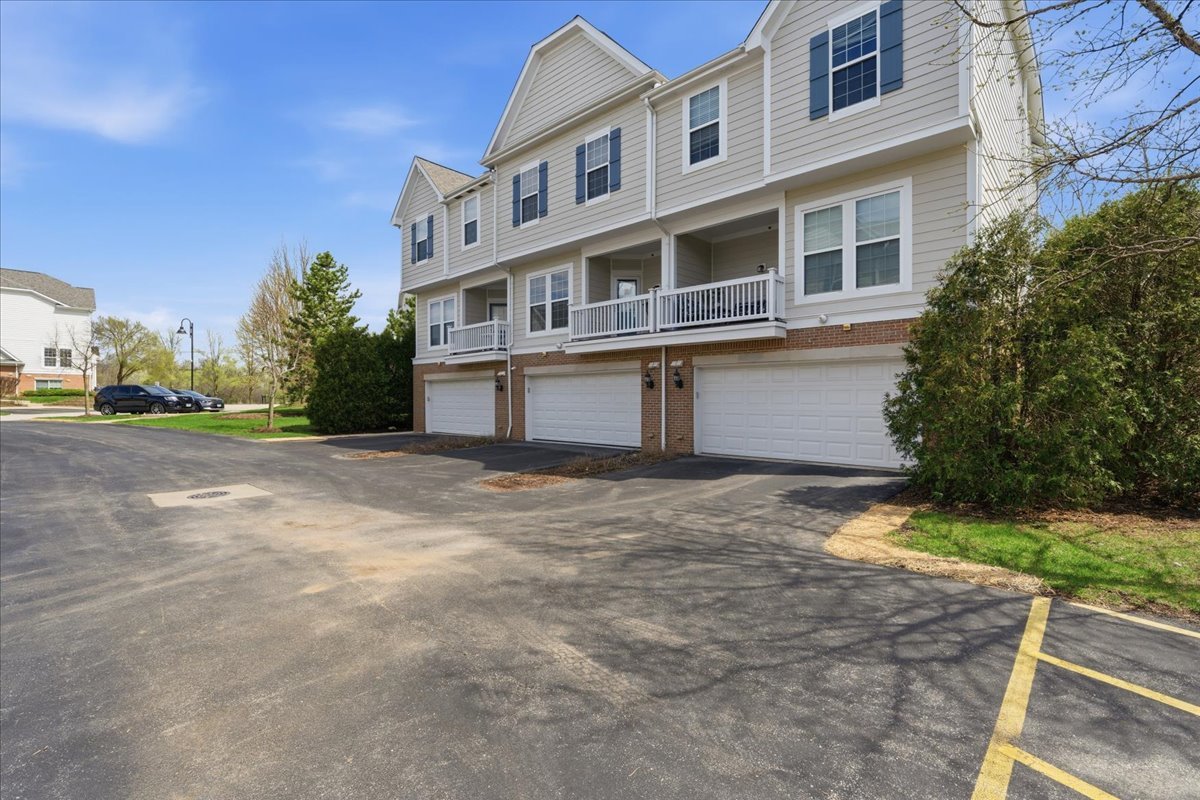 65 Arcadia Lane, Lake Zurich, IL 60047