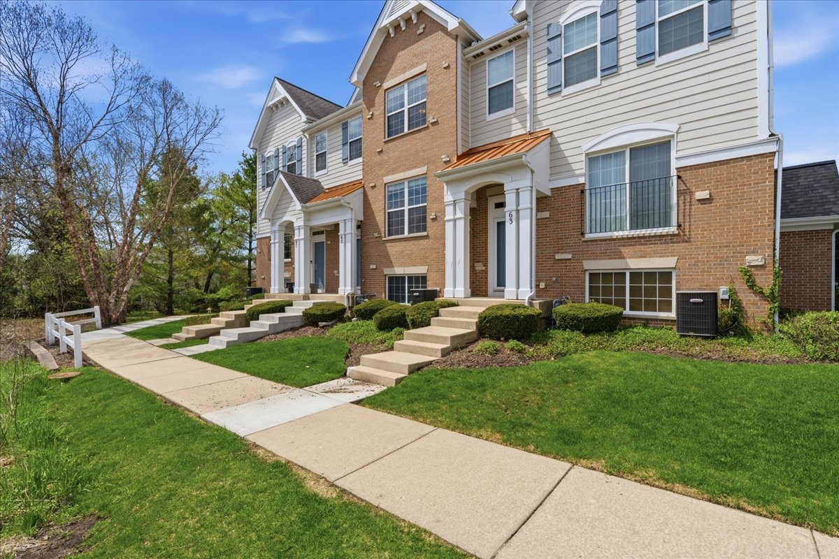 65 Arcadia Lane, Lake Zurich, IL 60047