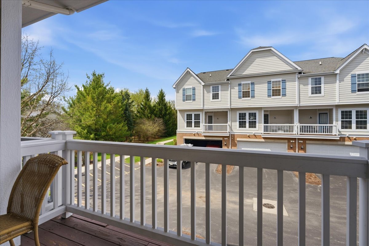 65 Arcadia Lane, Lake Zurich, IL 60047