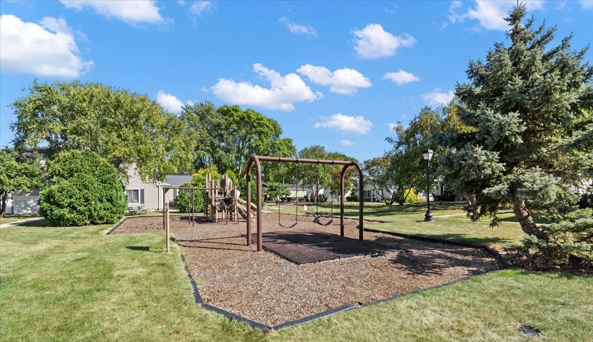 1152 Cove Drive #212B, Prospect Heights, IL 60070